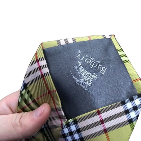 RARE 100% Silk Burberry Tie Big Logo Pattern Tie - Picture 3 of 7